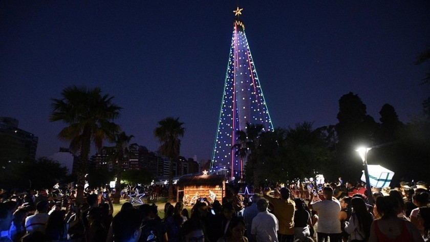 Encendieron el tradicional Árbol de Navidad en la capital de Córdoba