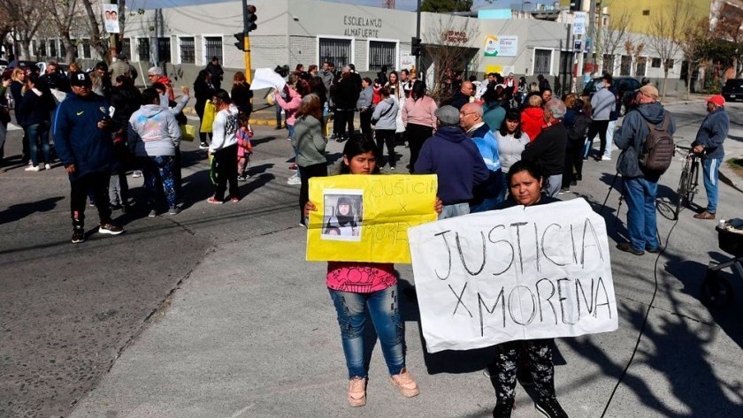 Motochorros mataron a una nena de 11 años en la puerta de una escuela en Lanús