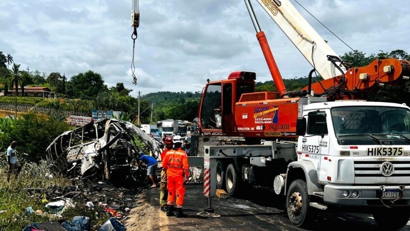 Sube a 38 número de víctimas mortales tras grave accidente en Brasil