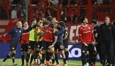 Independiente cambió insultos por aplausos al final: empató 4-4 con Unión