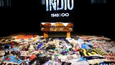 Terminó el sepelio: Setenta cuadras de fila para despedir al Indio Solari en Avellaneda