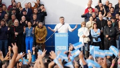 Banderazo en Parque Lezama para exigir la liberación de Cristina Kirchner
