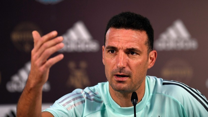 Scaloni presentó una lista preliminar de 50 jugadores para la Copa del Mundo